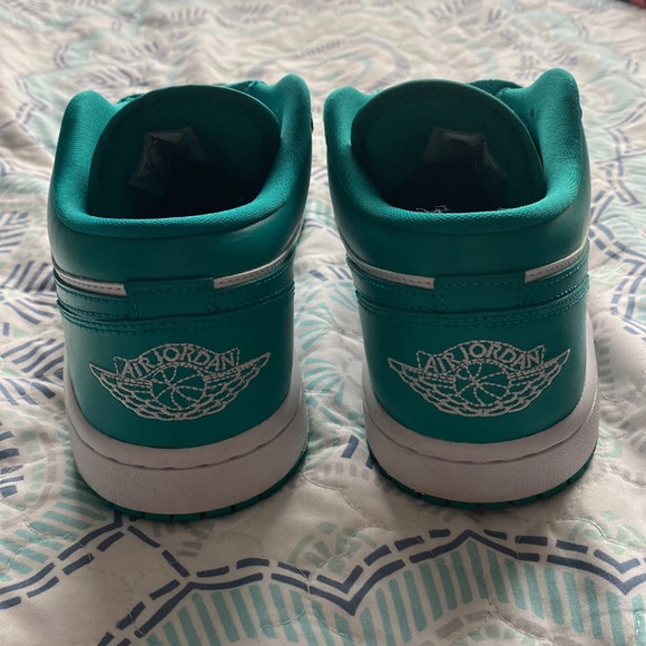 💚💚💚 WOMENS NEW EMERALD JORDAN LOWS 💚💚💚 - Picture 6 of 16